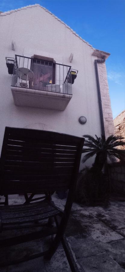 Casa Torre Di Mactheus Petraro Lejlighed Giovinazzo Eksteriør billede